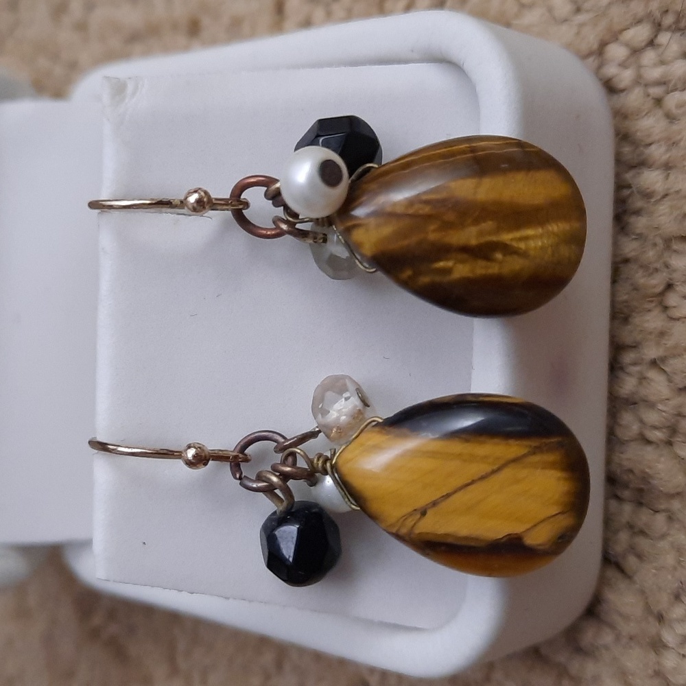 White House Black Market cat's eye earrings